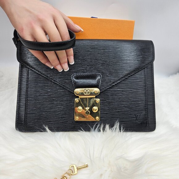 Louis Vuitton  Epi Pochette Dragonne Clutch - Picture 8 of 17